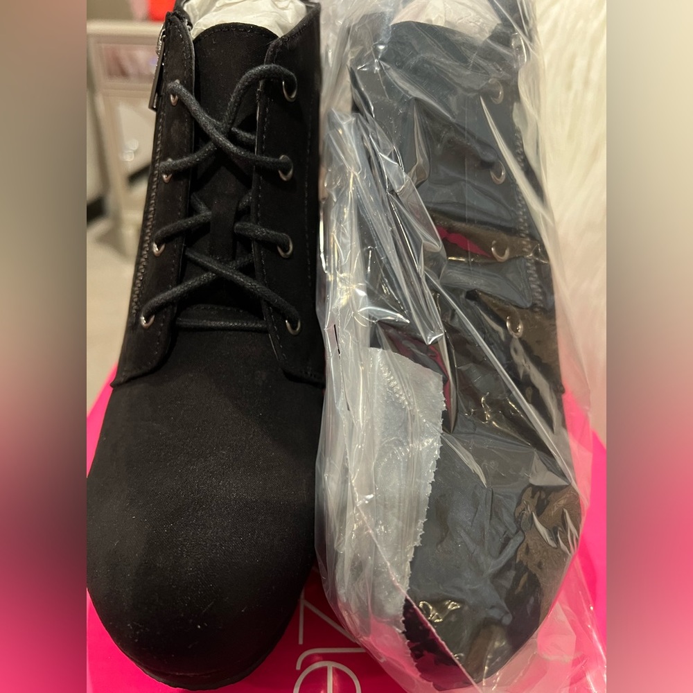Nivera Platform Wedge Bootie black size 8